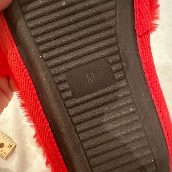 Pink Victorias Secret Fuzzy Slippers Slides Red Size M - Picture 6 of 6